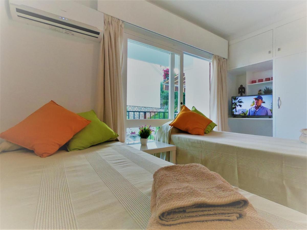 Апартаменти Studio With Access To The Garden. Open Pool. Beach Very Close. Wifi & Netflix Free Бенальмадена Екстер'єр фото